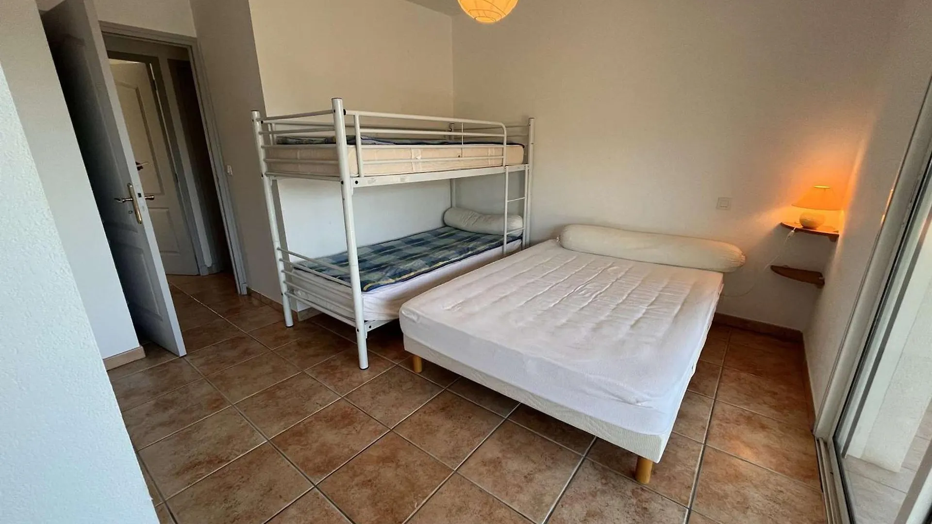 Appartement 3 Pieces Avec Terrasse Proche Plage A Saint-Raphael - Fr-1-226A-201
