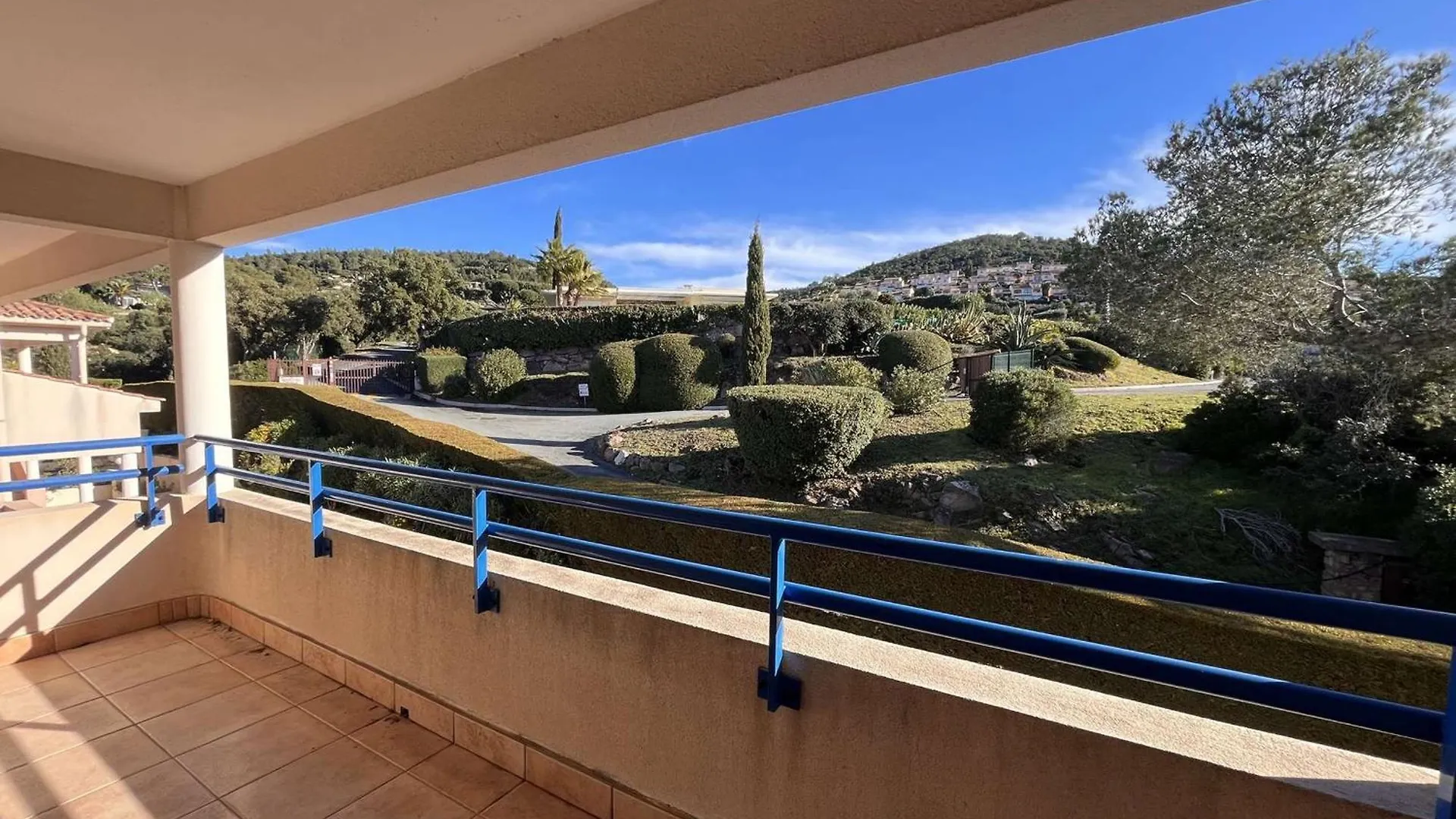 Appartement 3 Pieces Avec Terrasse Proche Plage A Saint-Raphael - Fr-1-226A-201